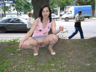 naturist chicks in public. Photo #1